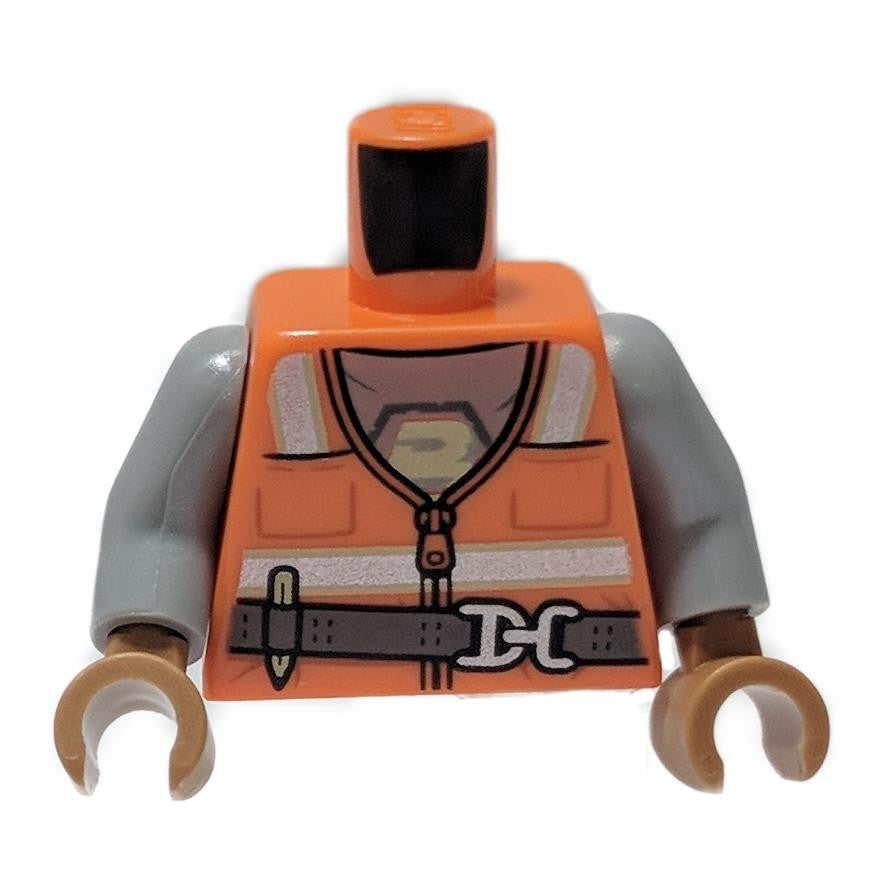 Chaleco de seguridad naranja con rayas reflectantes plateadas y amarillas y camisa blanca con patrón de logo Blacktron - Brazos gris azulado claro - Manos color nougat medio 