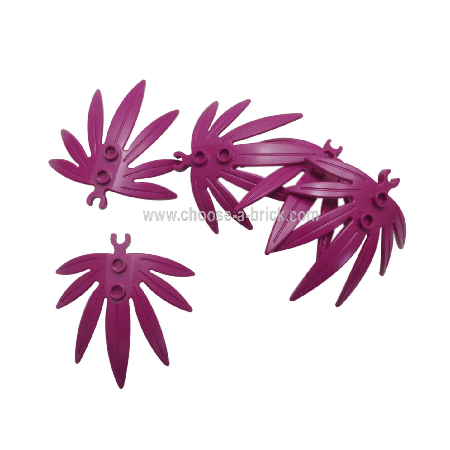Magenta LEGO® piezas de hojas de planta 6x5 Swordleaf con clip (10884) exhibidas sobre un fondo blanco.  