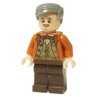 LEGO® Minifigura de Harry Potter Horace Slughorn (hp171) con una chaqueta naranja oscura y un chaleco de tweed con pajarita.