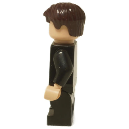 LEGO® Minifigura de Harry Potter Neville Longbottom (hp330) con túnicas de Gryffindor, mostrando su cabeza de doble cara con expresiones de sonrisa y preocupación. Vista lateral.