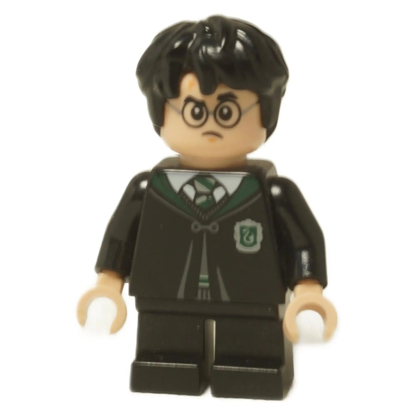  LEGO® Minifigura de Harry Potter (hp285) mostrando la transformación de Harry en Gregory Goyle, vistiendo una túnica de Slytherin con una expresión de mal humor.
