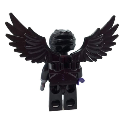 Vista trasera de LEGO® Leyendas de Chima Razar Minifigura con alas negras y armadura oscura.
