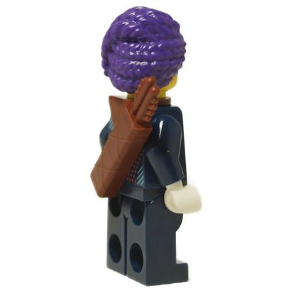 Zoey – LEGO® minifigura DREAMZzz vista lateral mostrando cabello trenzado púrpura y aljaba marrón en su espalda.