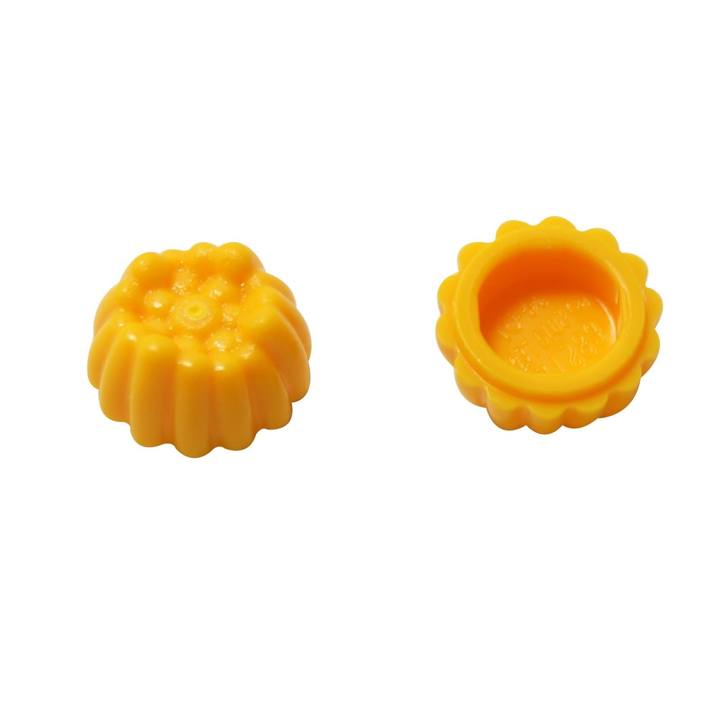 LEGO® Minifigura Cabello – Tamaño de Estudio Pequeño con Punta Espinosa (68212) en Luz Naranja. Este elemento de cabello compacto presenta un diseño de punta espinosa corta ideal para minifiguras o detalles creativos.