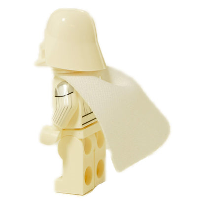 Perfil lateral de la minifigura LEGO Jedi Vader con capa blanca