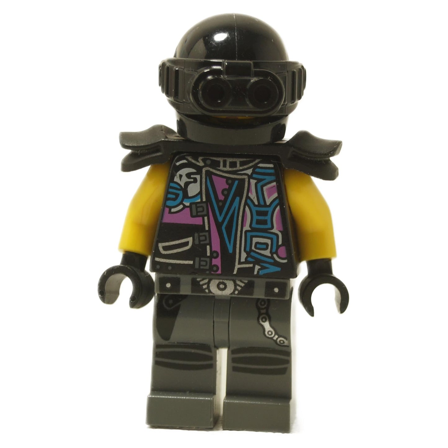 Luke Cunningham minifig, sötét öltözetben, nyomtatott törzsrészletekkel és fejvédővel, arcvédővel.