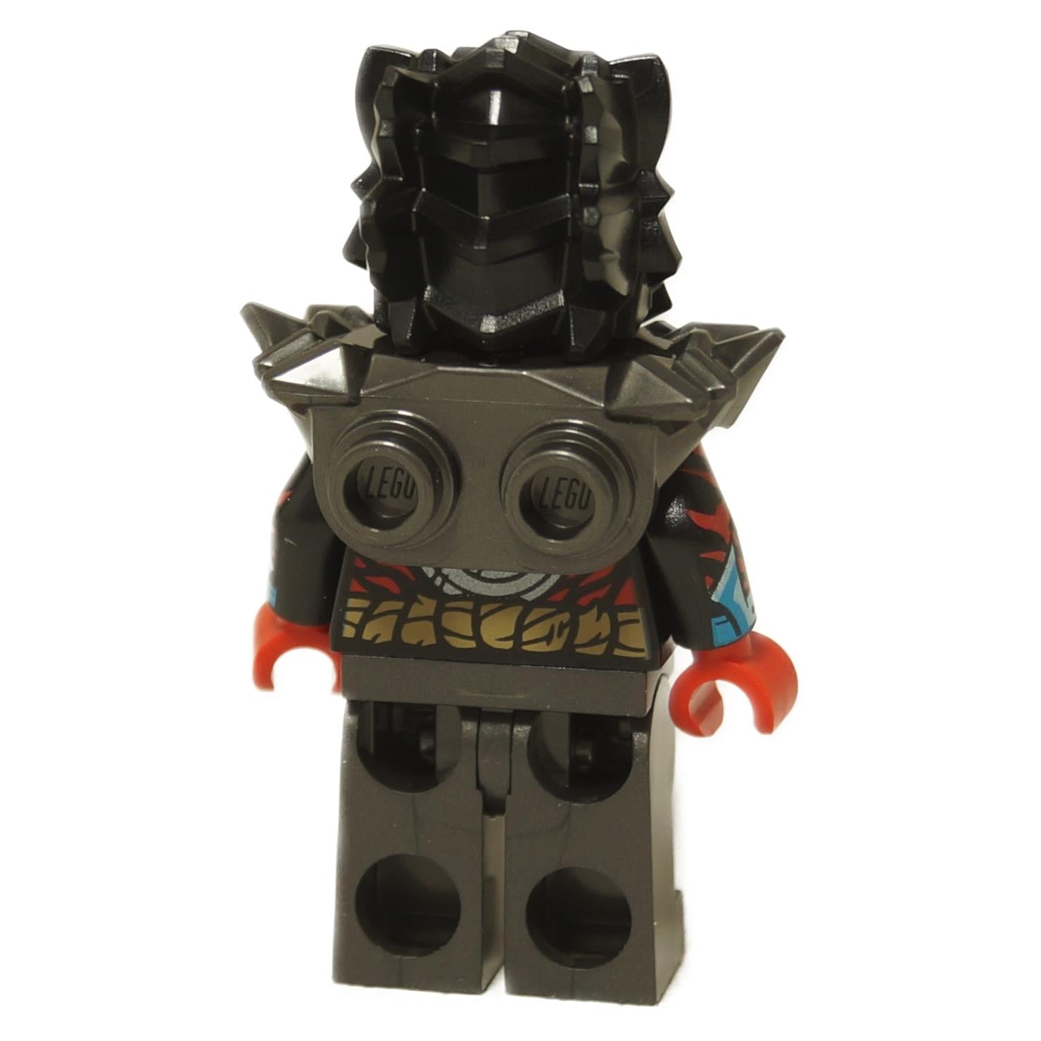 Vista trasera de la minifigura LEGO® NINJAGO® Lord Ras (njo0893) destacando la armadura de hombro con picos y los detalles impresos en la espalda.