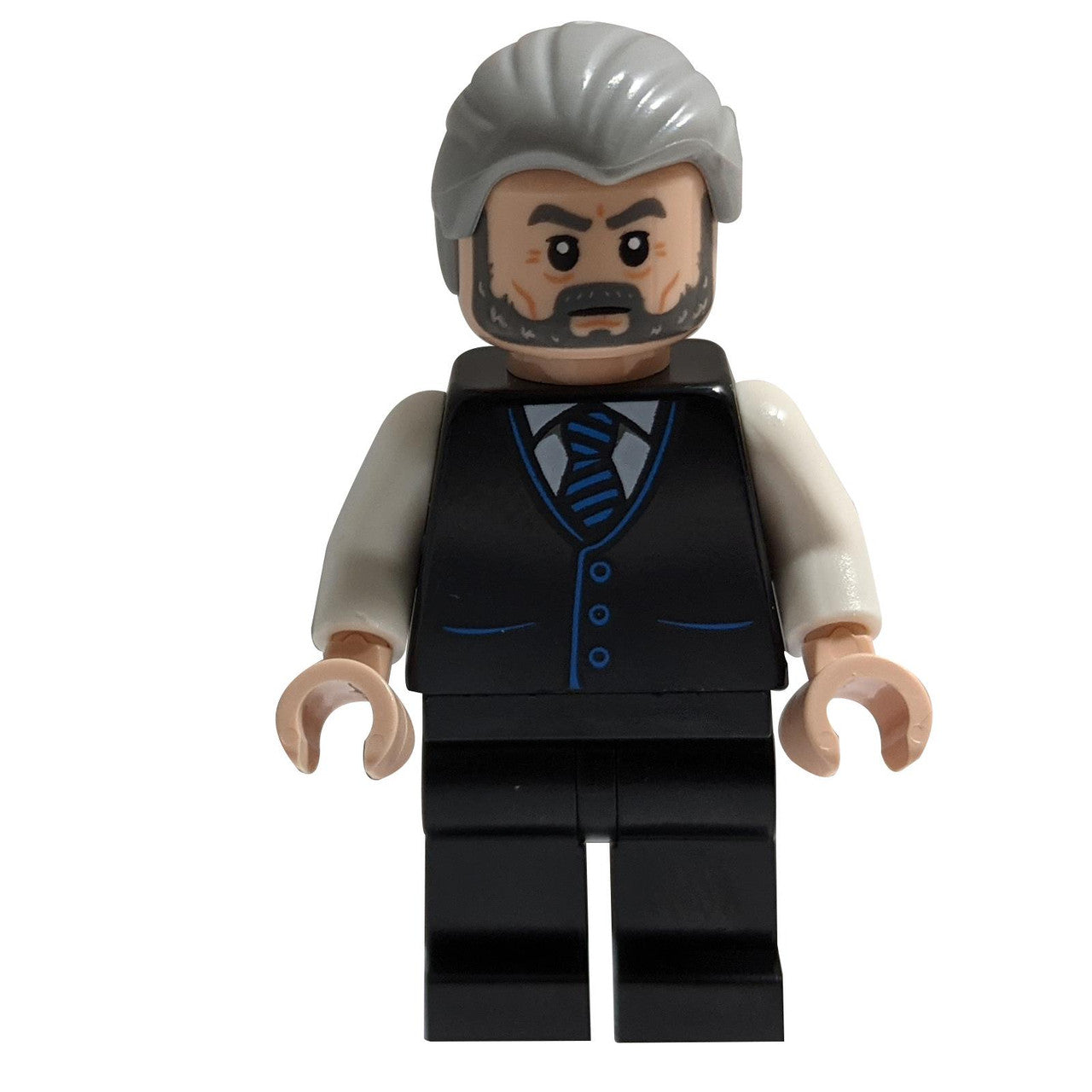 LEGO ミニフィギュア アルフレッド・ペニーワース、ブラック ベスト、ライト ブルーイッシュ グレー 髪、ダーク ブルーイッシュ グレー あごひげ - 前面ビュー。