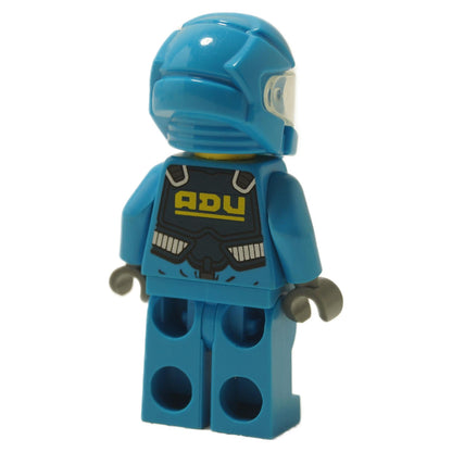 Minifigura de soldado de la Unidad de Defensa Alienígena con uniforme azul, visera de casco y caderas gris oscuro azulado, vista del perfil trasero.
