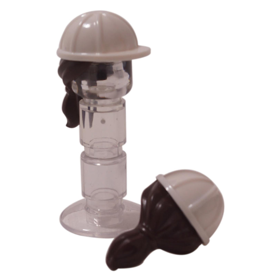 Minifigura, Casco de construcción con patrón de cabello de cola de caballo marrón oscuro moldeado 