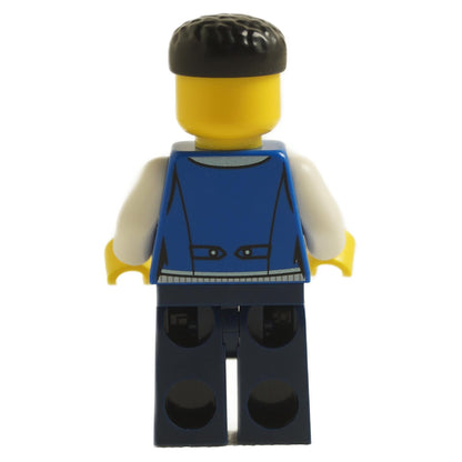 Pandangan belakang minifigur LEGO Bass Player dengan ves biru