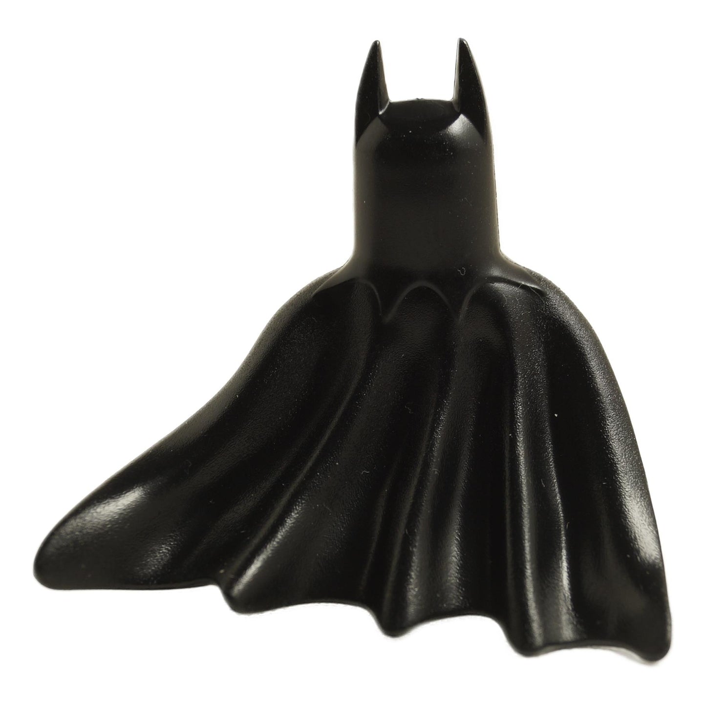 Zadní pohled na LEGO Batman masku a plášť v jednom kuse.