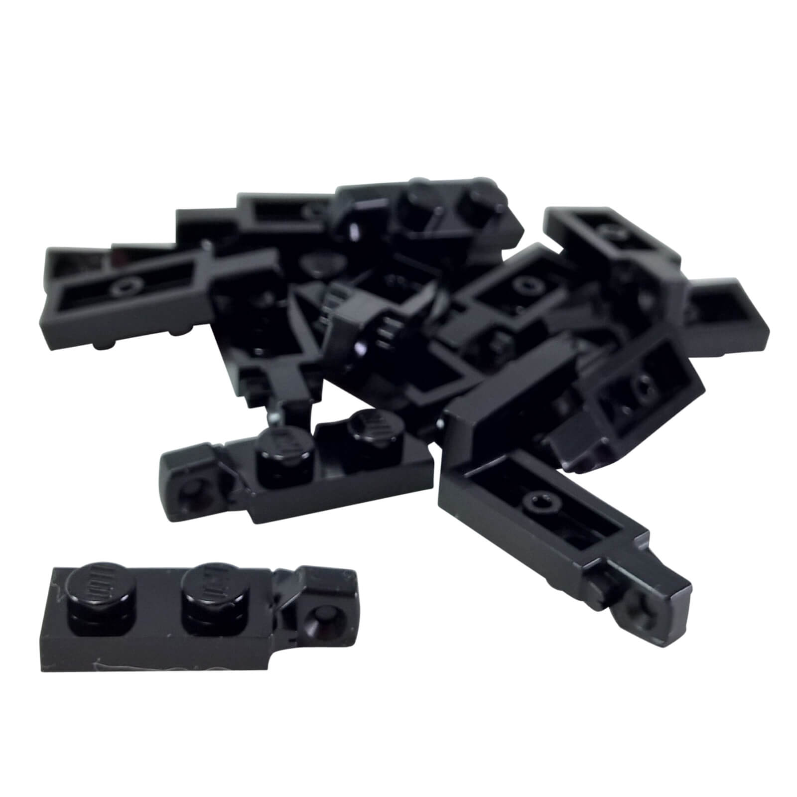 Black hinge plate 1x2 locking with 1 finger on end, without bottom groove, for compact hinged connections.
