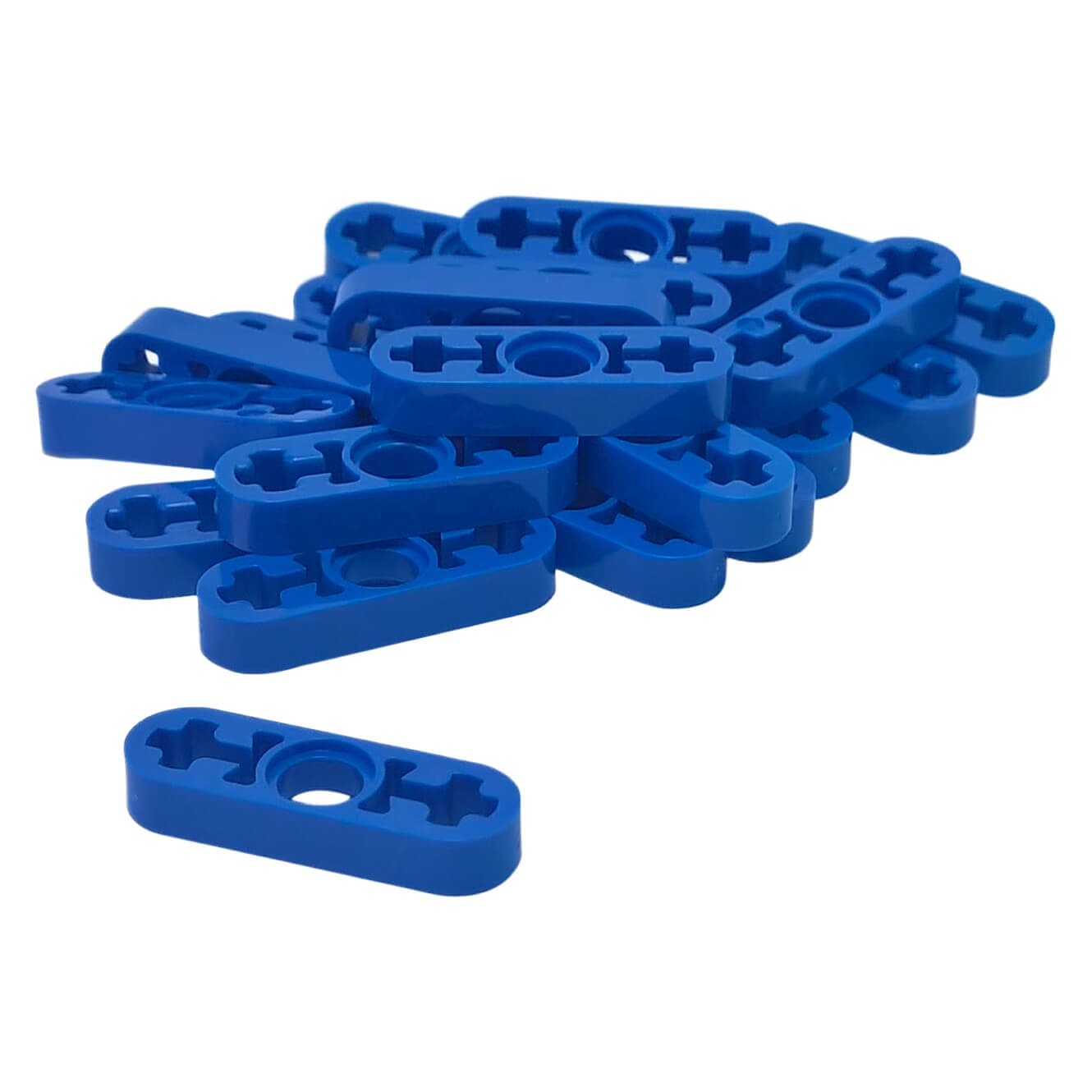 Pila de piezas LEGO Technic Liftarm 1x3 Delgado de color azul brillante (6632) apiladas de manera suelta.
