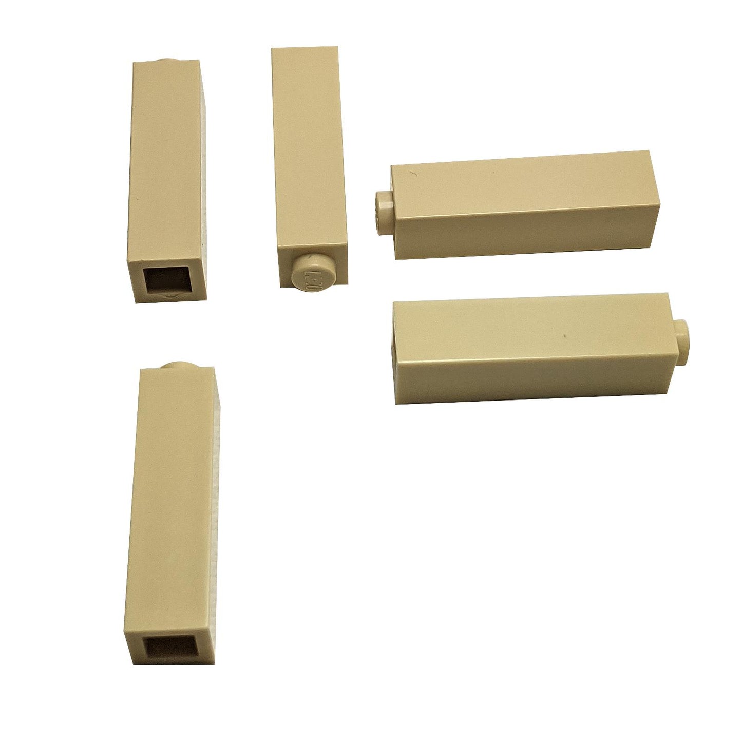 Fünf sandfarbene LEGO Steine 1 x 1 x 3 (14716) aus verschiedenen Winkeln.