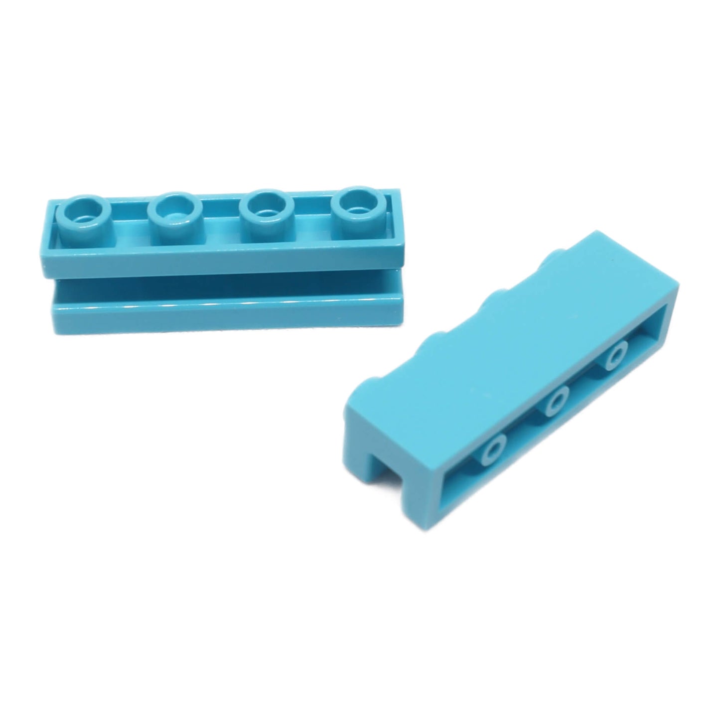 طوب أزرق متوسط معدل 1x4 مع تجويف جانبي، عنصر بناء قياسي يستخدم في إنشاء الجدران والواجهات بالتفصيل
