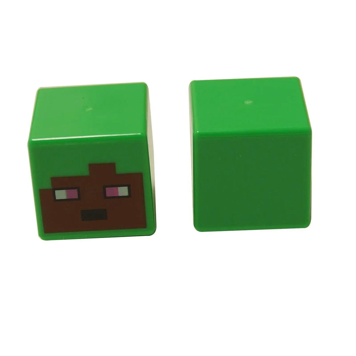 Kirkkaan vihreä pikselöity kuutio minifiguurin pää, jossa on kasvoprintti ja neliönmuotoiset silmät, Minecraft-tyylinen.
