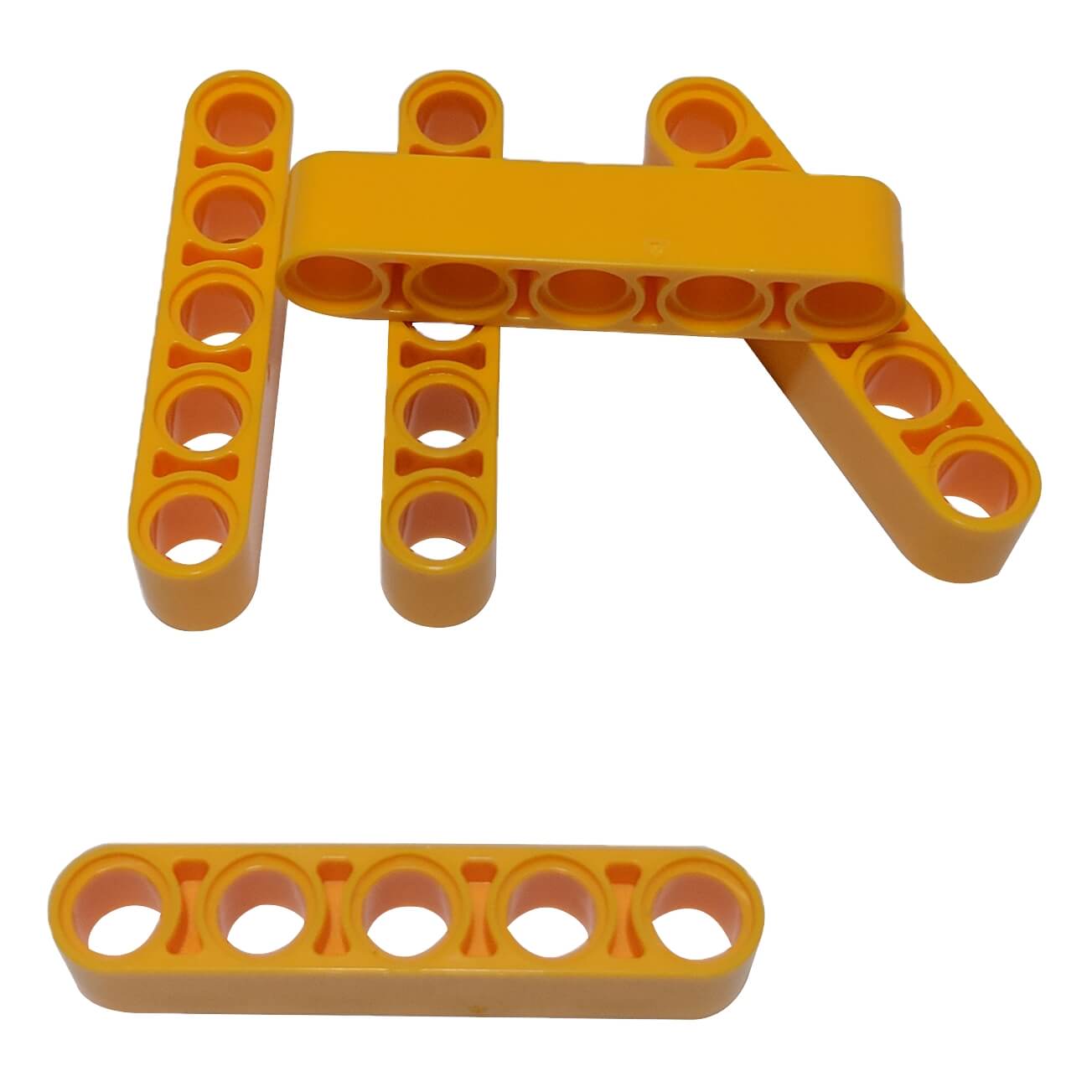 Grupo disperso de piezas de LEGO Technic 1x5 Thick Liftarm (32316) en naranja claro brillante.