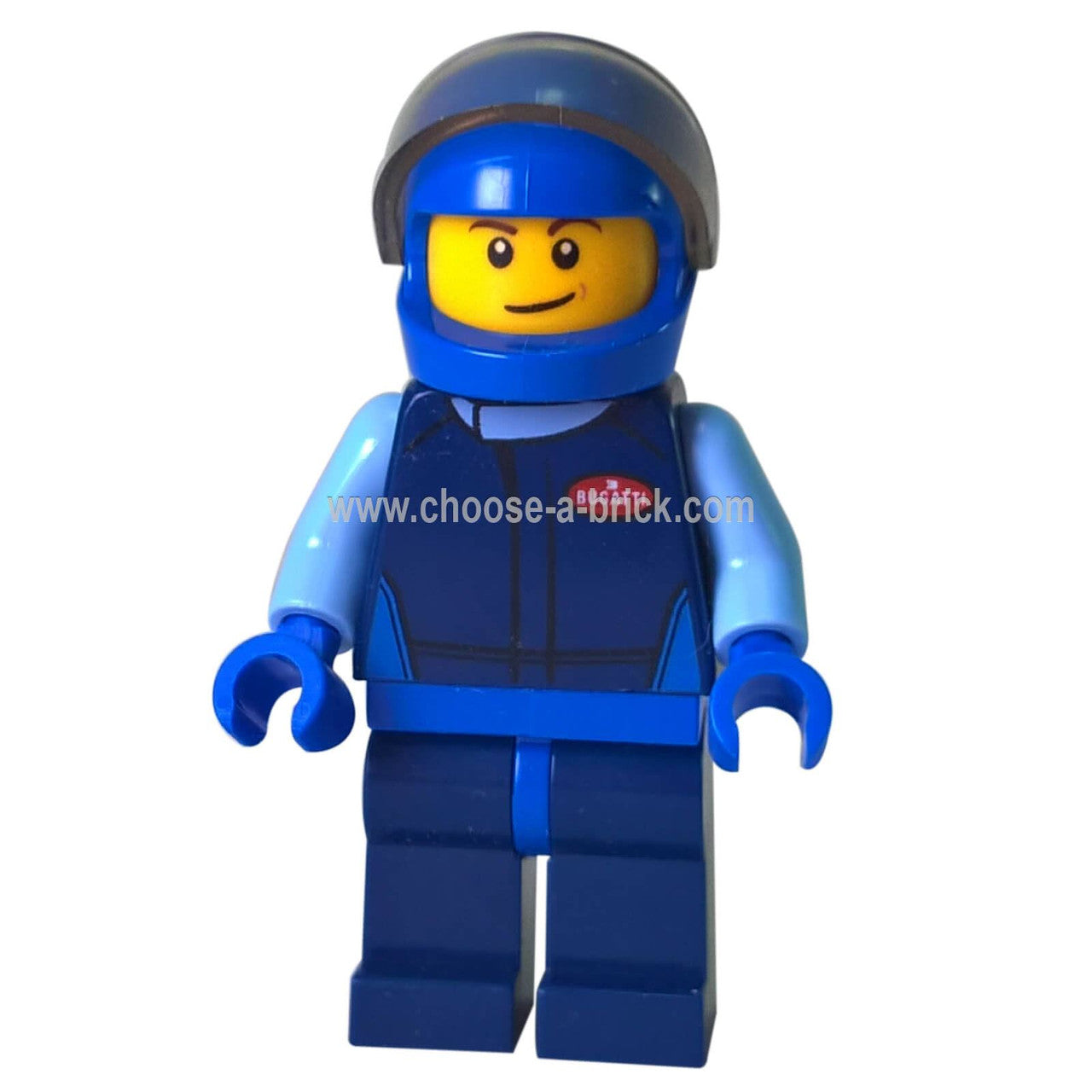  LEGO Speed Champions Bugatti Chiron bestuurder Minifiguur van voren weergegeven. De figuur draagt een donkerblauw racepak en een bijpassende blauwe en grijze helm.
