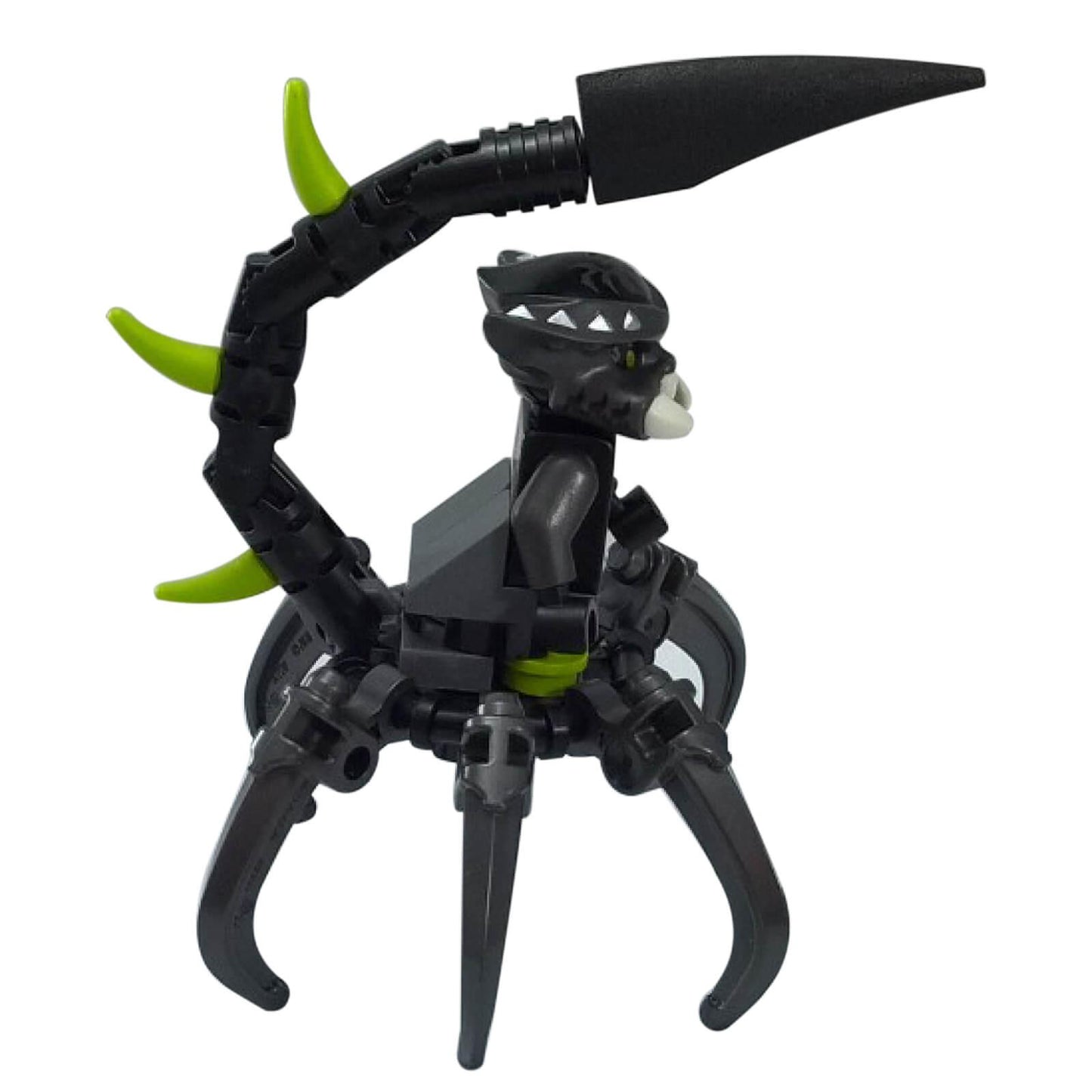 Sivuprofiili LEGO® Scutter-minihahmosta, jossa näkyy kaareva piikkitoukka ja kynsijalkaiset mekaaniset jalat, Chima-setistä 70129 Lavertuksen Kaksoisveitsi.
