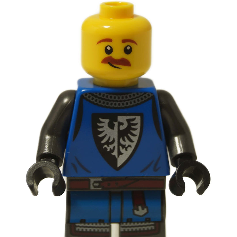 Det beslutsamma ansiktet på en LEGO Svart falk-riddare.
