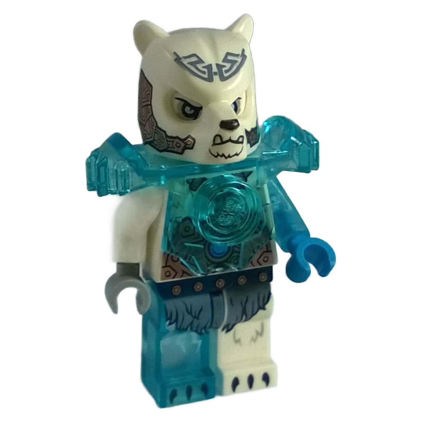 LEGO Chima Icerlot Minifigur loc118, ein untoter Eisbärenkrieger mit durchscheinender blauer Rüstung und einem durchscheinenden linken Arm und Bein. Vorderansicht.
