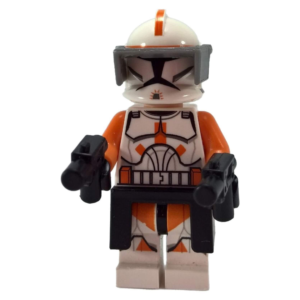 LEGO Commander Cody Phase 1 minifigure sw0196 – dark grey visor mould, black pauldron and kama, orange stripe helmet, 212th Attack Battalion