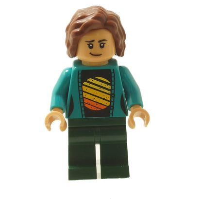 Minifigura con impresión de torso de chaqueta azul verdoso, diseño de círculo a rayas en la camiseta, piernas verde oscuro y cabello castaño.
