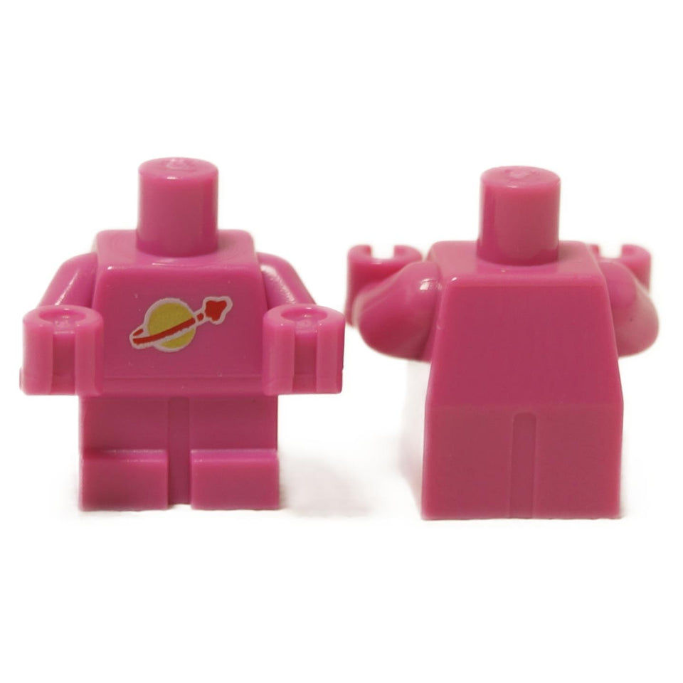 Cuerpo de bebé y niño pequeño en rosa oscuro con brazos fijos y estampado del logo clásico del espacio en el pecho, mostrado por delante y por detrás sobre un fondo blanco
