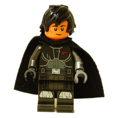 LEGO® Minifigura di Star Wars Darth Dev™ (sw1366) con espressione facciale stern alternativa, vestito con un'armatura nera con dettagli stampati.