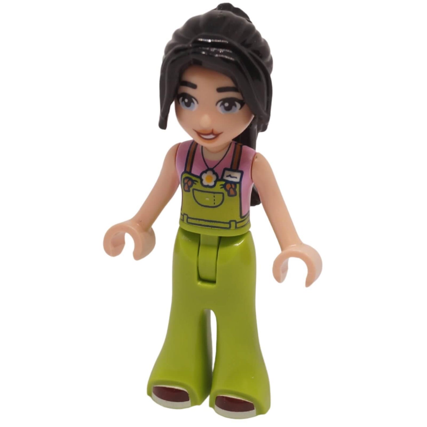Vista frontal de la minimuñeca de Esma Friends con cola de caballo larga y oscura, camisa rosa y mono verde
