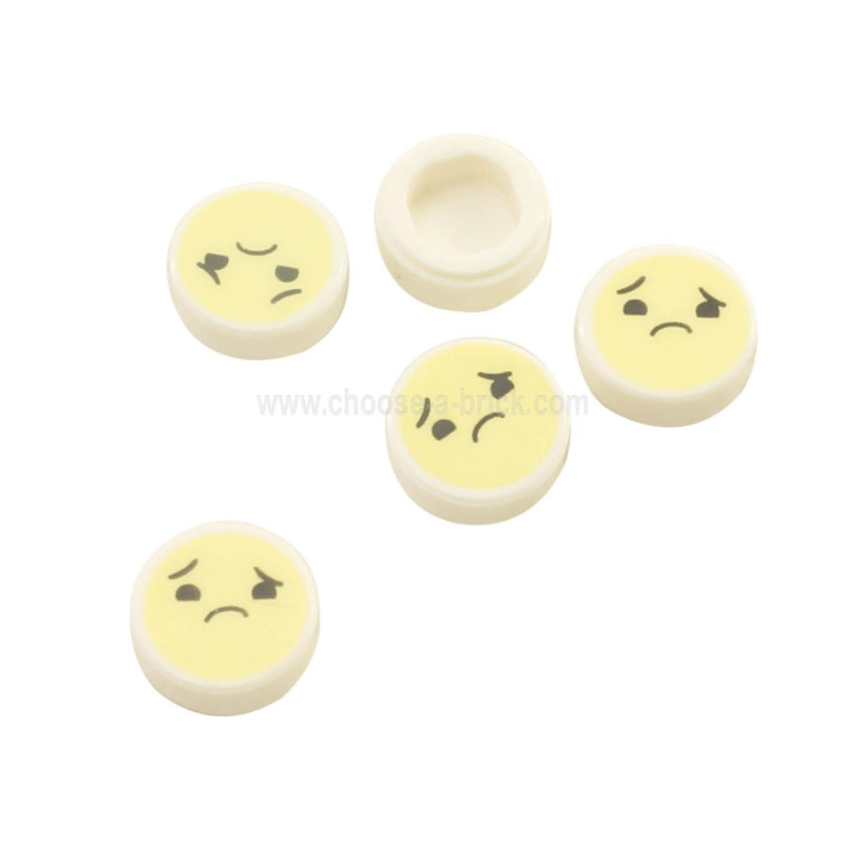 Bianco Piastrella, Rotonda 1 x 1 con Emoji, Giallo Chiaro Faccina, Preoccupata con Modello di Sopracciglio Destro Alzato