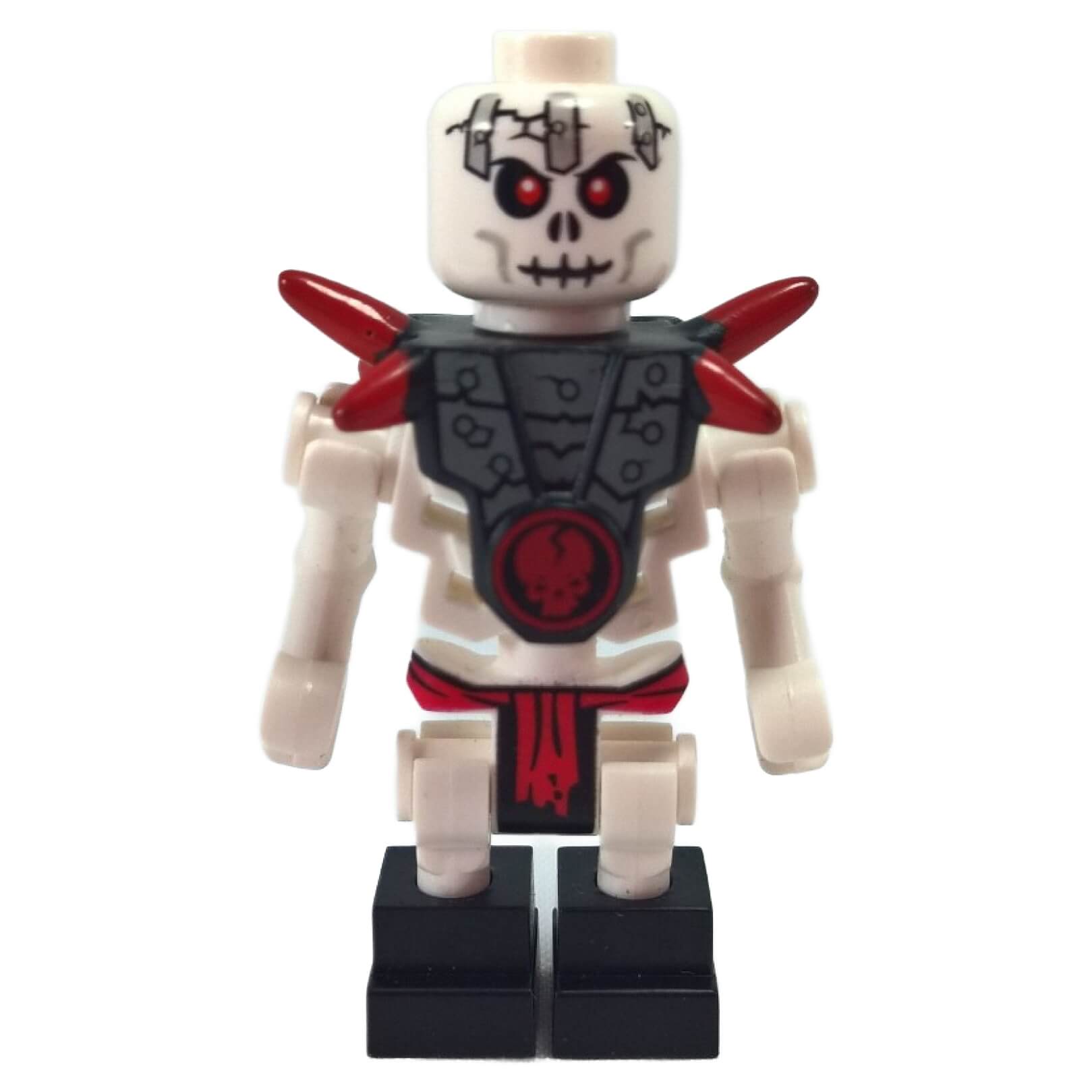 LEGO NINJAGO minifigurka szkieletu Skulkin z czerwonymi zbrojami na ramionach, nadrukiem czaszki i czarnymi butami