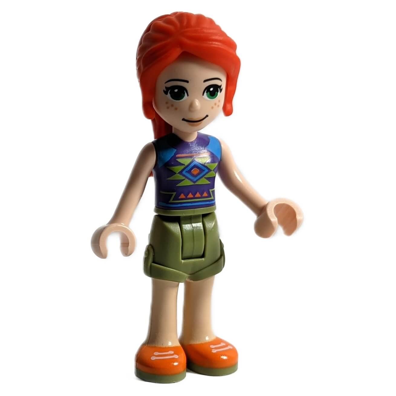 LEGO Friends Mia frnd0409 con pantalones cortos de color verde oliva y camiseta de color morado oscuro.