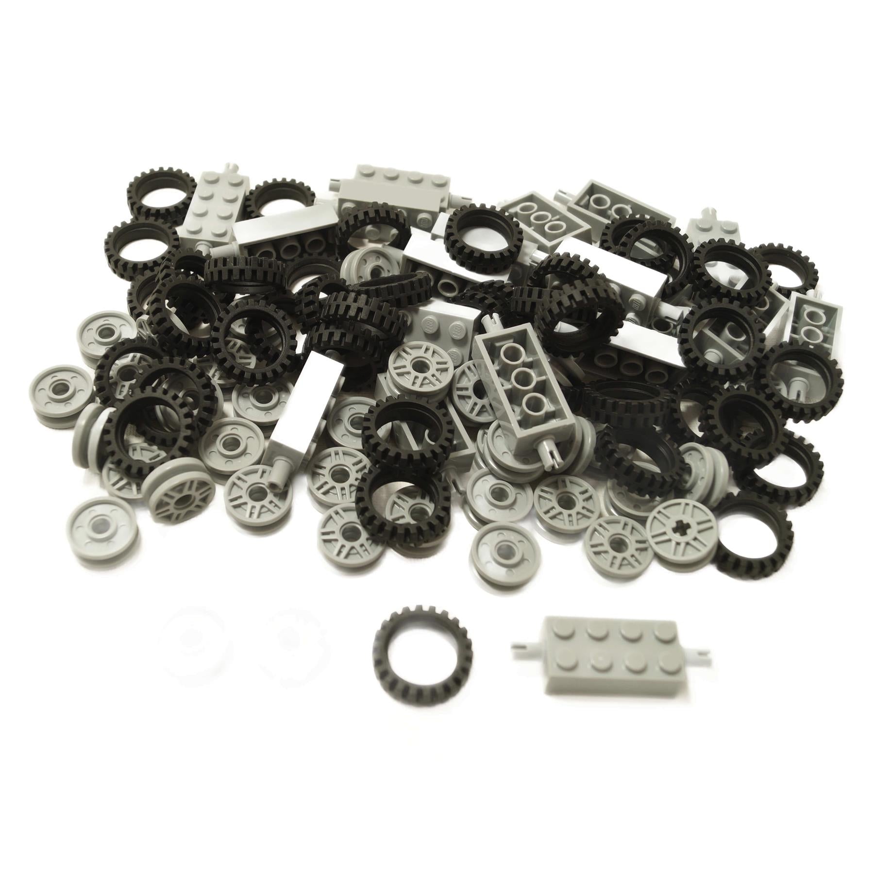 Lote a granel de 100 LEGO® piezas que incluye neumáticos negros, ruedas gris claro azulado y ladrillos de eje Technic para construcciones de vehículos