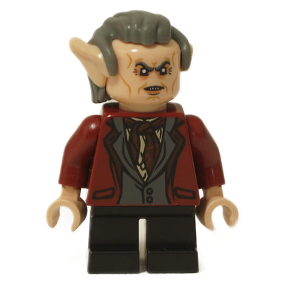 Minifigura de LEGO Harry Potter Griphook el goblin (hp138) con una chaqueta roja oscura y sonriendo, mostrada de frente.