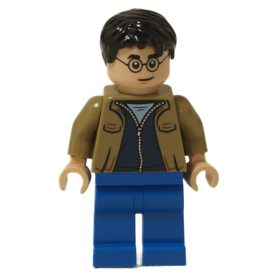 Minifigura de LEGO Harry Potter (hp408) con una chaqueta casual de color marrón oscuro sobre una camisa azul con cremallera, con piernas azules y sus gafas características y cicatriz de rayo.