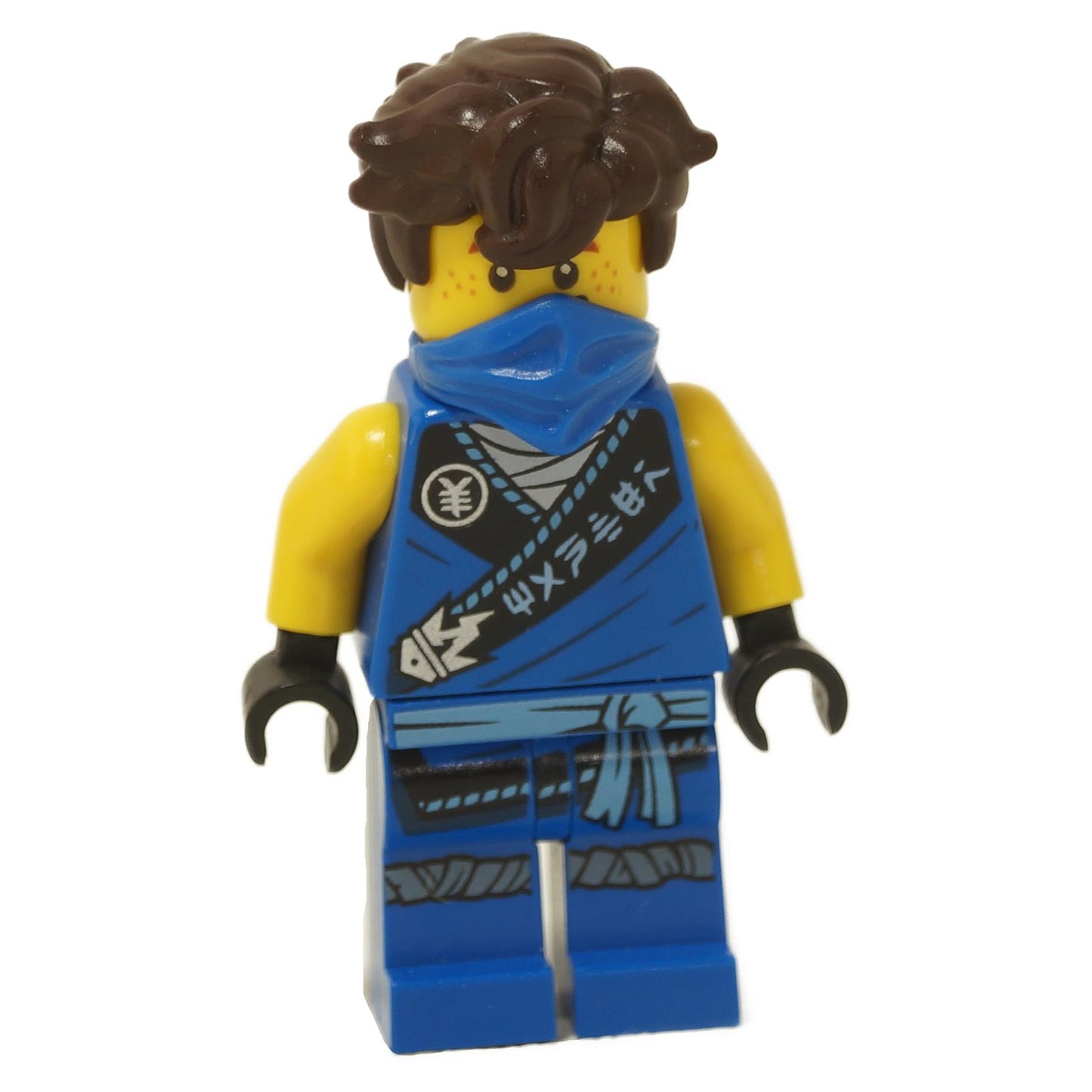 LEGO® NINJAGO Jay minifigura (NJO576) - Kék ninja öltözet sállal, barna kócos hajjal, kék arcvédővel és nyomtatott törzs részletekkel.
