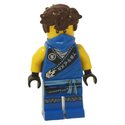 LEGO® NINJAGO Jay minifigura (NJO576) - Kék ninja öltözet sállal, barna kócos hajjal, kék arcvédővel és nyomtatott törzs részletekkel.

