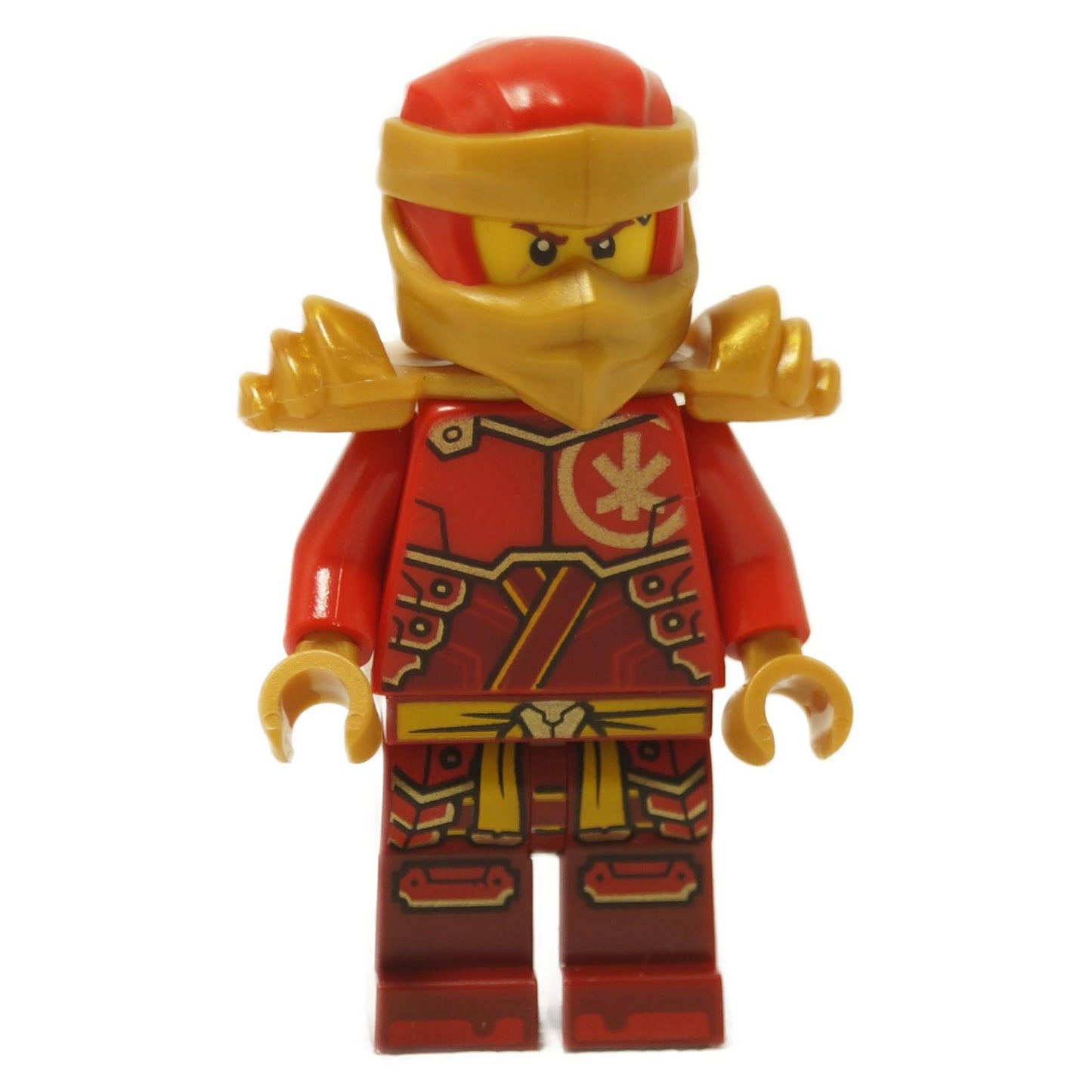 Kai Dragons Rising Minifigur mit rotem Outfit, perlgoldenem Kopfwickel und Schulterpanzer, Vorderansicht auf weißem Hintergrund
