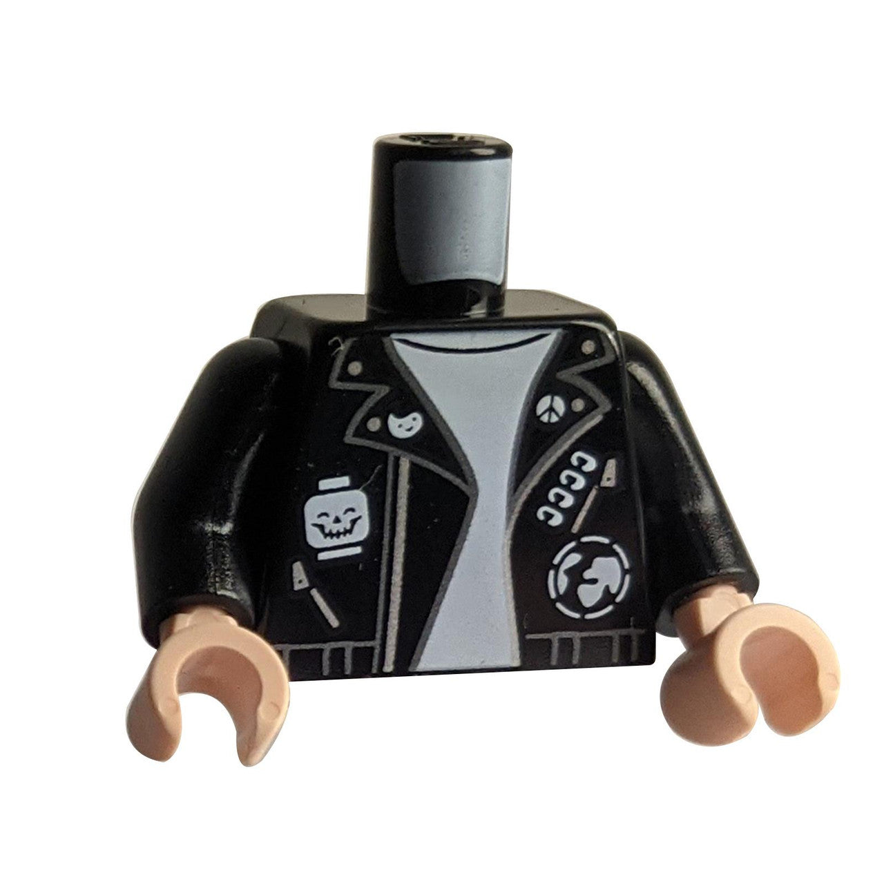 Torse de figurine LEGO, veste en cuir noire avec écussons, vue de face