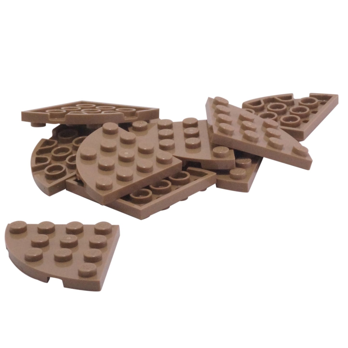 LEGO® Placa 4x4 con esquina redondeada en plástico duradero, en Tan Oscuro, perfecta para construcciones curvas suaves y MOCs personalizados.
