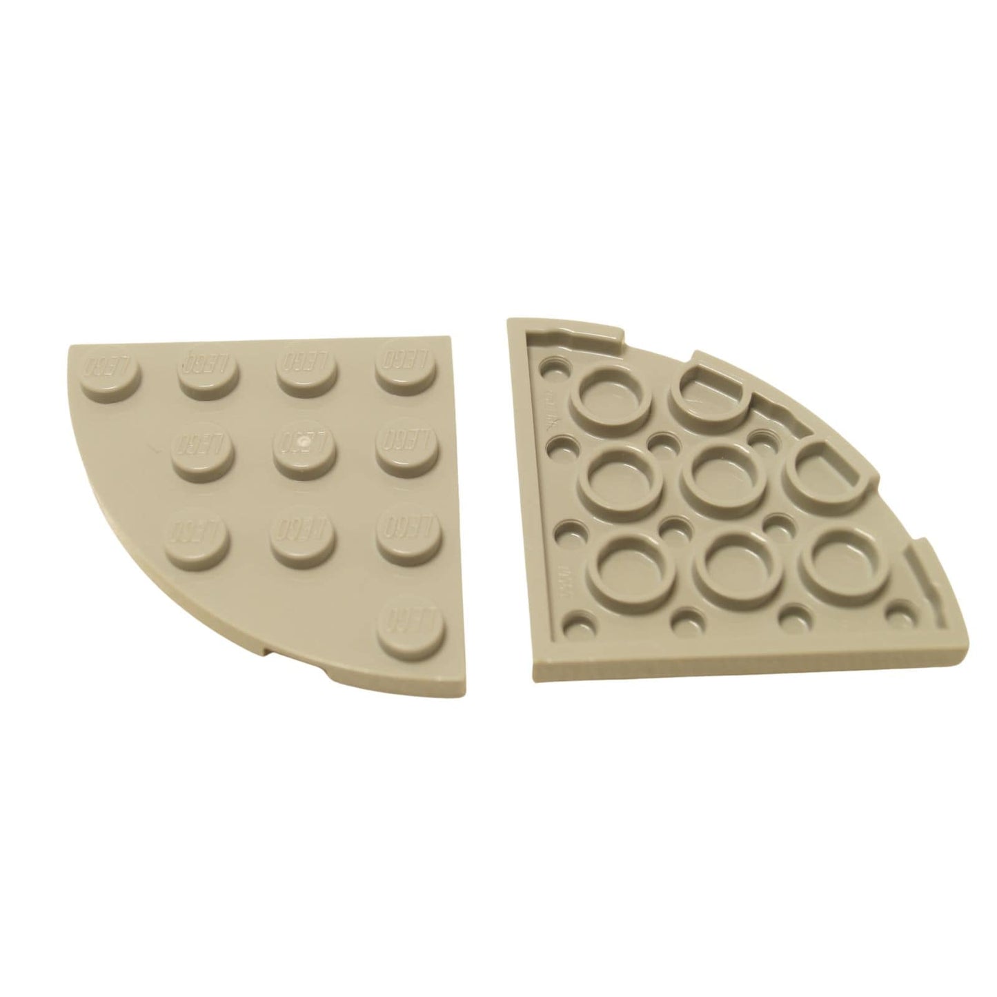 LEGO® Placa 4x4 con esquina redondeada en plástico duradero, en gris claro, perfecta para construcciones curvas suaves y MOCs personalizados.
