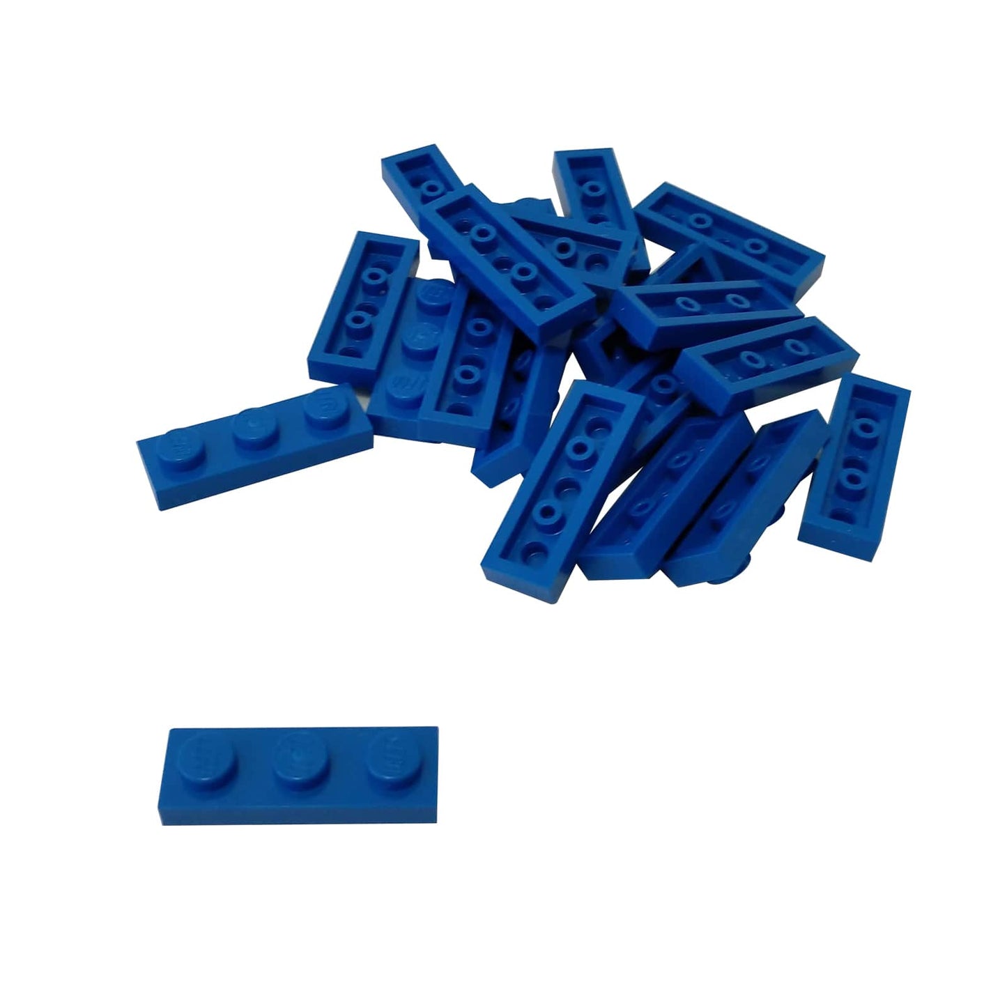 Plate 1 x 3 in blue – LEGO® part 3623, classic 3-stud plate used for structural support and detailing
