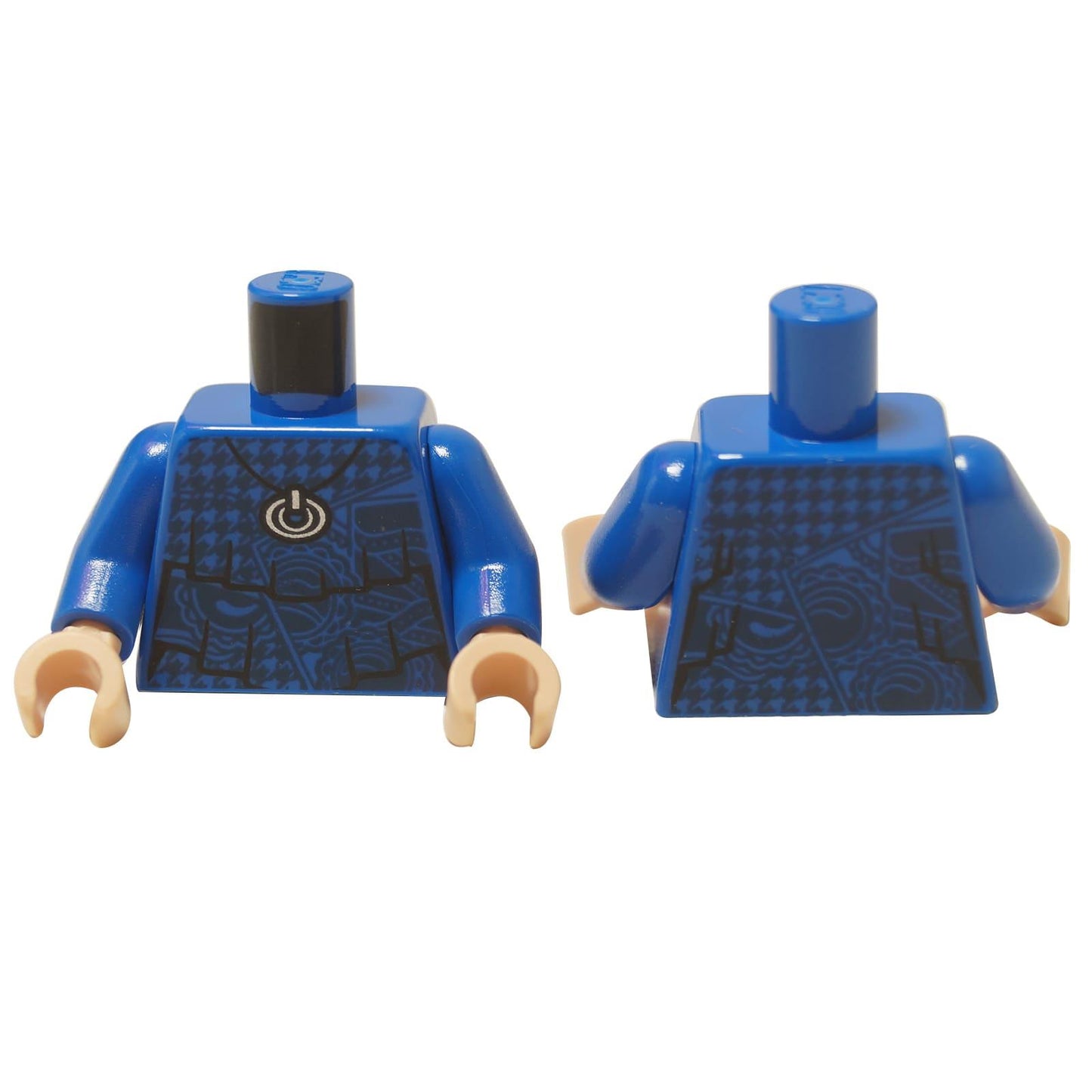  LEGO® torso (973pb4483c01) con una camisa azul estampada y un colgante de símbolo de poder plateado, mostrando vistas frontal y posterior.