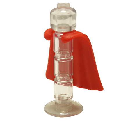 Un torso de minifigura LEGO® con un cuerpo transparente y una capa roja, flexible y ondeante unida a él.