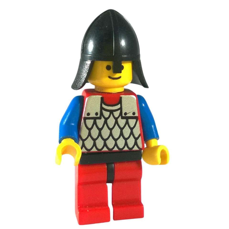 LEGO Castle Black Knights minifigure cas164 with scale mail armor and black helmet