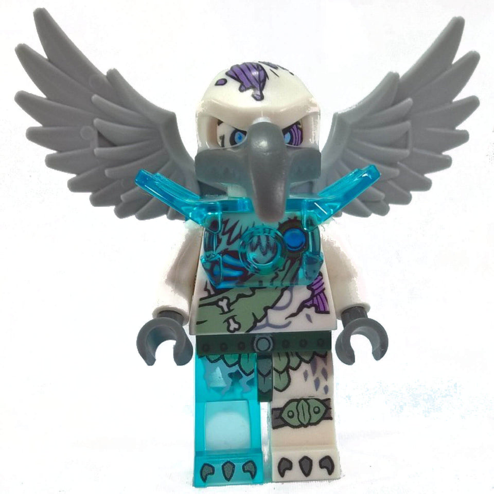 LEGO Chima Voom Voom Minifigur loc107, ein Geierkrieger mit großen grauen Flügeln und transparent-blauer Rüstung, Vorderansicht.