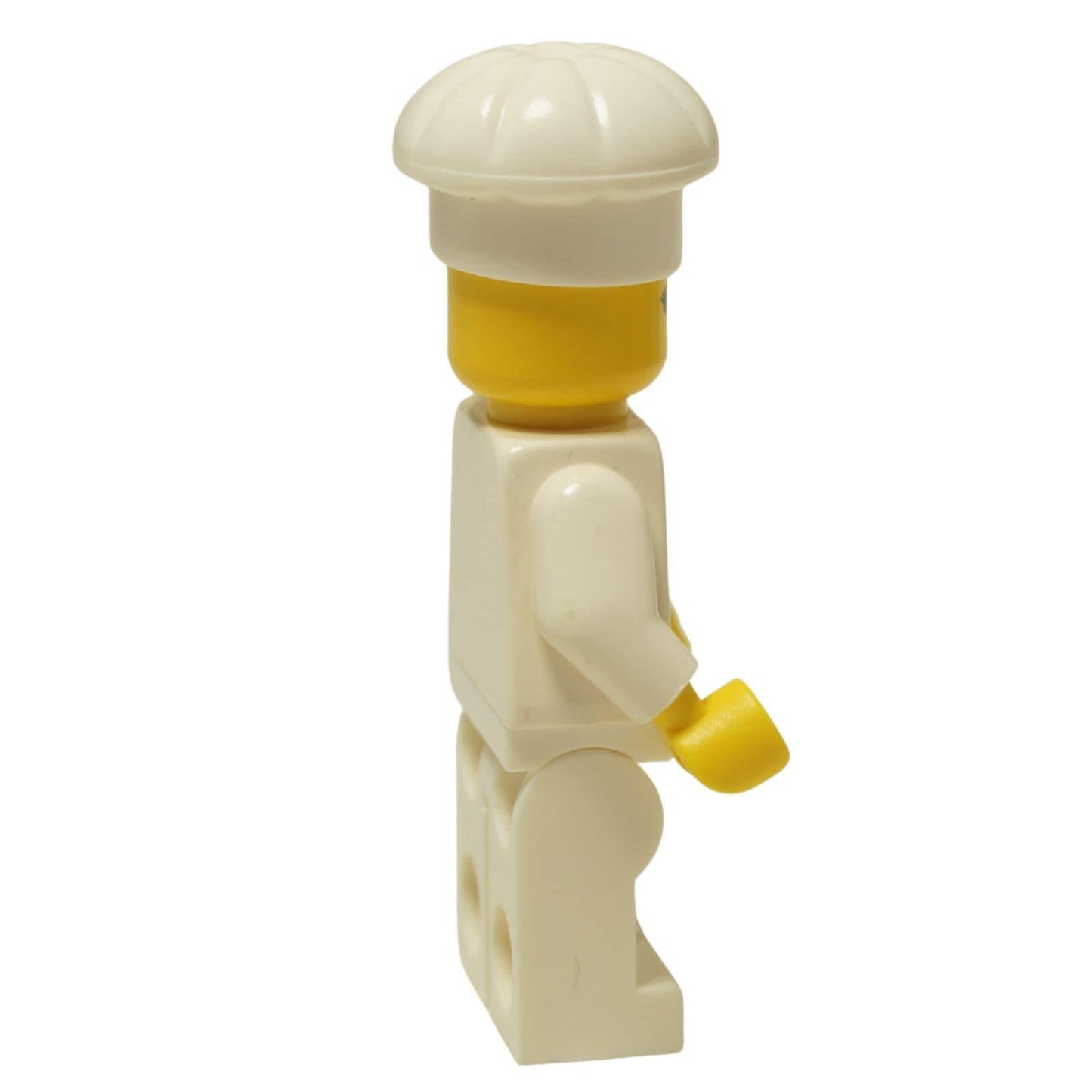 LEGO® Klasická minifigurka Female Chef (chef006) s ženským obličejem, oblečená do bílého uniformy a vysoké kuchařské čepice. Boční pohled.