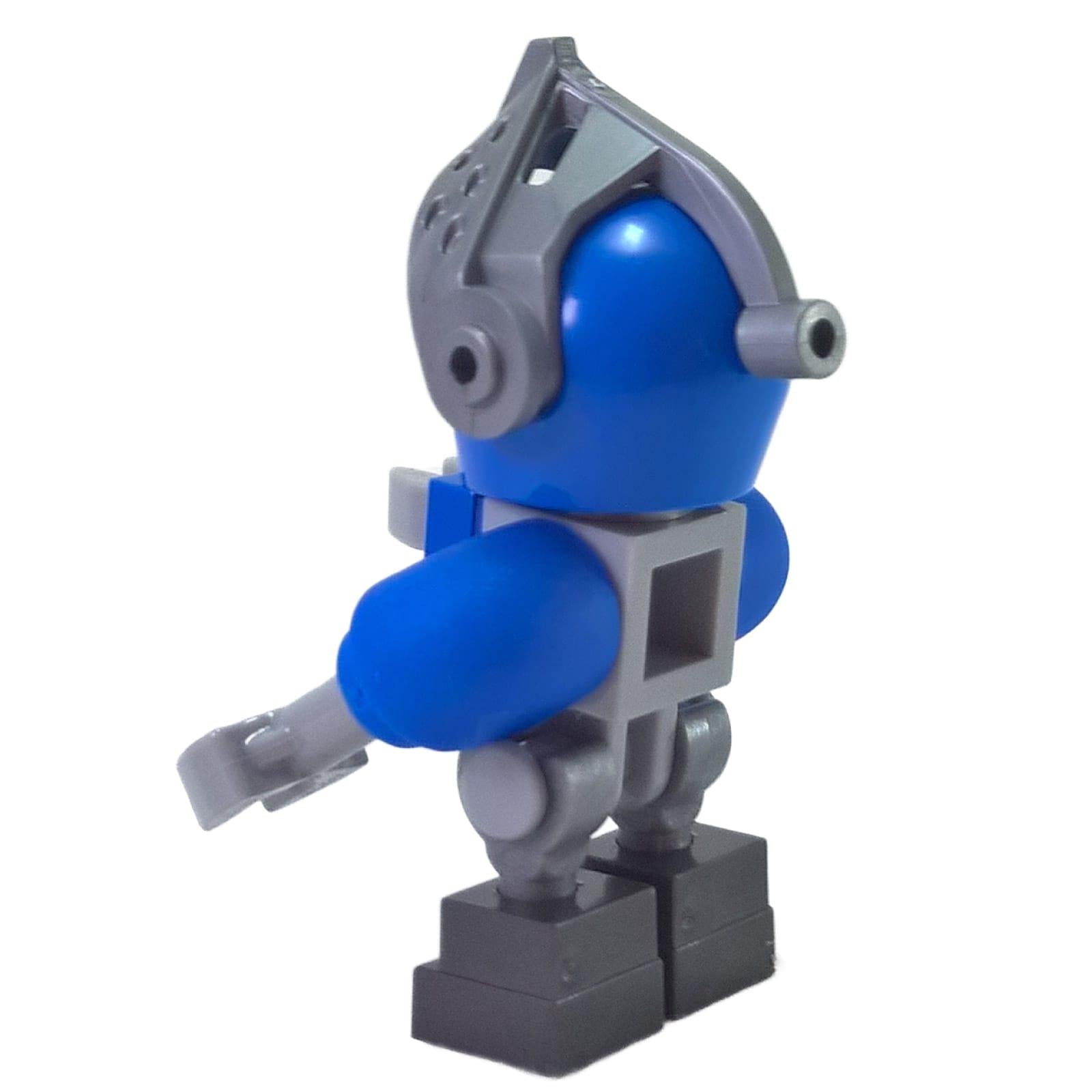 LEGO Nexo Knights Clay Bot minifigure nex011 dengan bahu biru dan visor perak. Paparan profil belakang.
